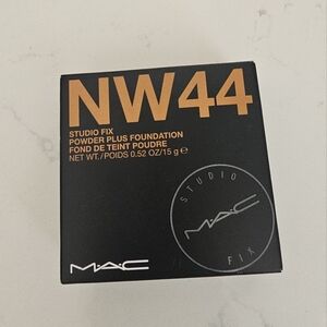 NIB MAC NW44 Studio Fix Powder Pkus Foundation